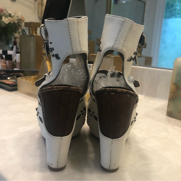 Sam Edelman while wedge sandal / booties with multiple buckles, leather, Sz 7.5 - Picture 5 of 15